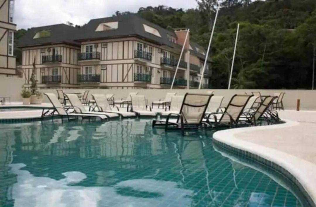 Apto Casinha De Boneca No Apartamento Petrópolis
